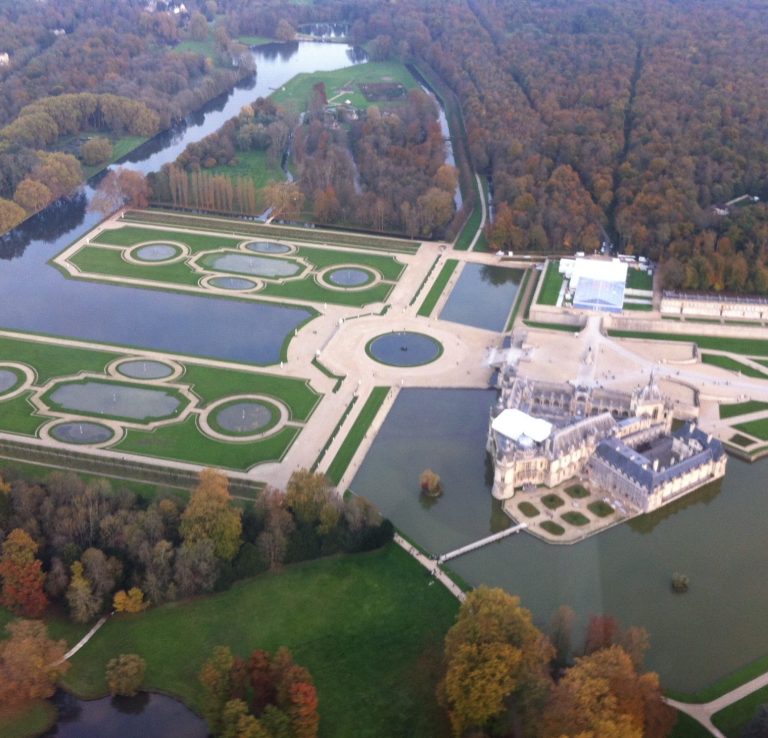 Vue aérienne du château de Chantilly